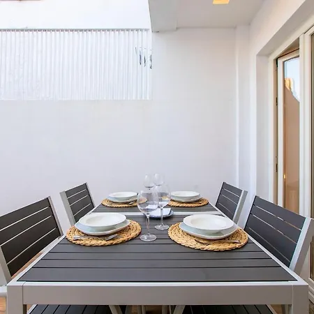 Apartment Wonderful Duplex W Private Patio & Ac By Lovelystay