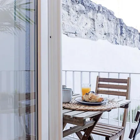 Wonderful Duplex W Private Patio & Ac By Lovelystay Apartment Porto