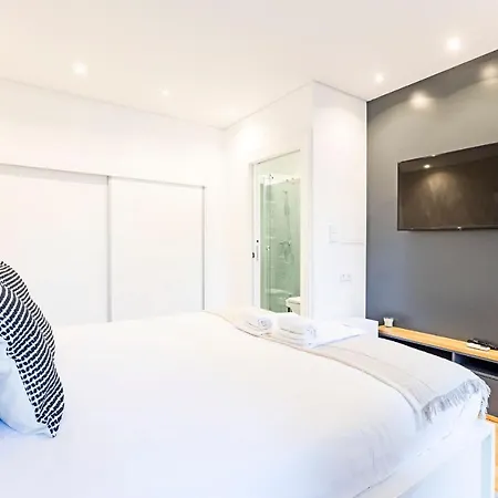 Wonderful Duplex W Private Patio & Ac By Lovelystay * Porto