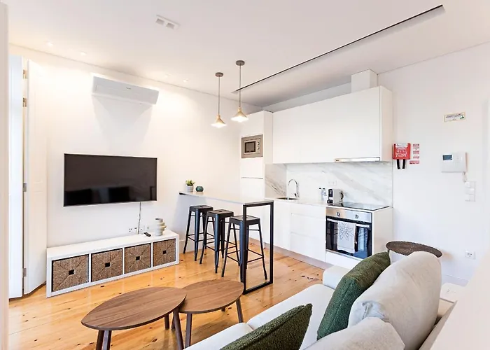 Wonderful Duplex W Private Patio & Ac By Lovelystay * 포르투