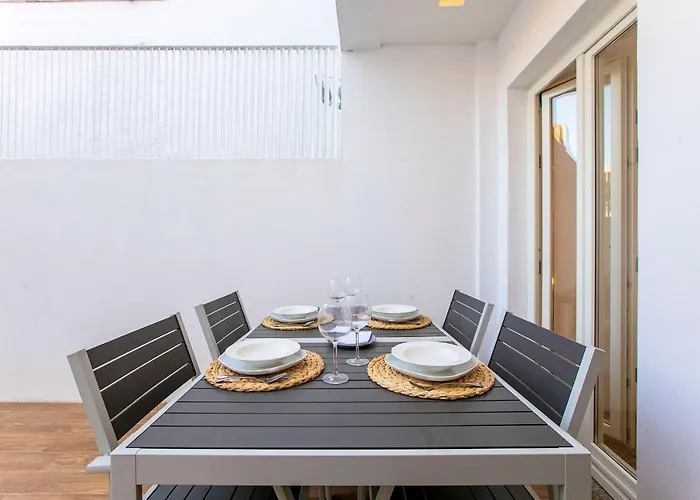 Διαμέρισμα Wonderful Duplex W Private Patio & Ac By Lovelystay