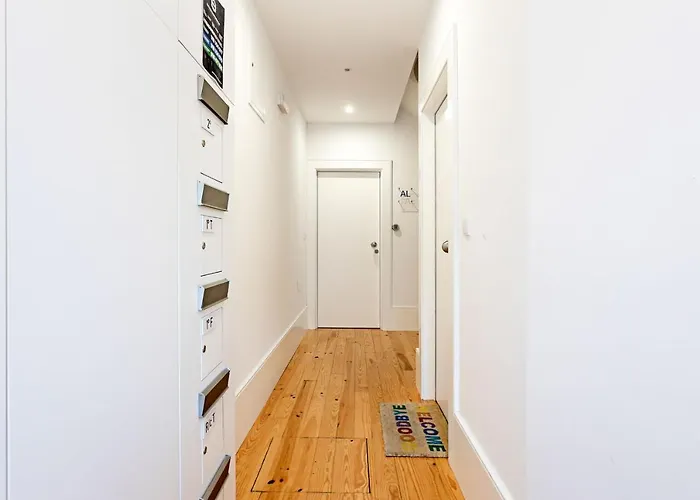 아파트 Wonderful Duplex W Private Patio & Ac By Lovelystay 포르투