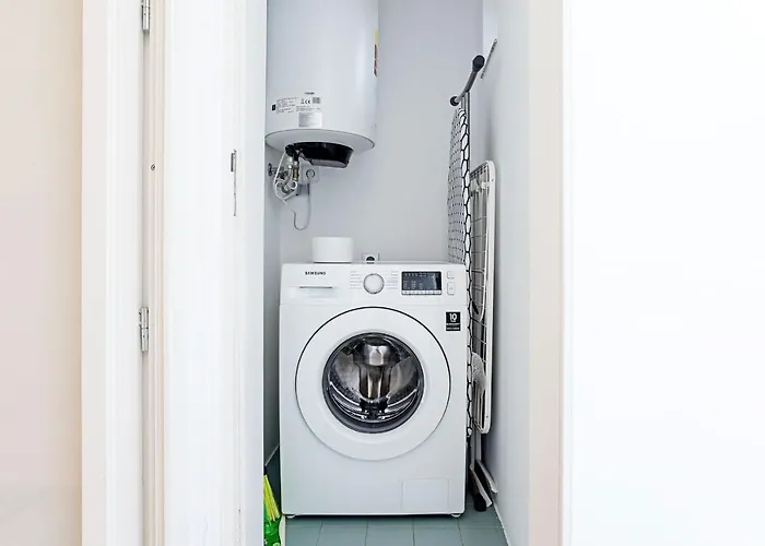 아파트 Wonderful Duplex W Private Patio & Ac By Lovelystay 포르투