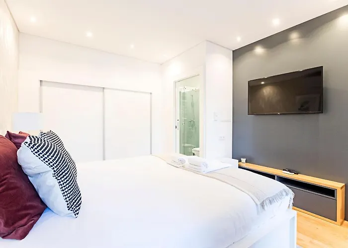 Wonderful Duplex W Private Patio & Ac By Lovelystay * 포르투