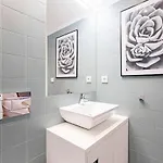 Wonderful Duplex W Private Patio & Ac By Lovelystay *