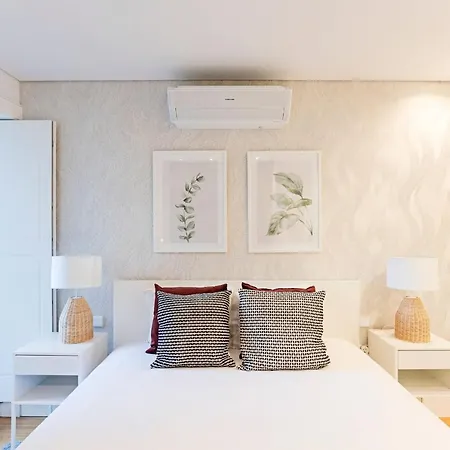 Wonderful Duplex W Private Patio & Ac By Lovelystay Apartman Porto